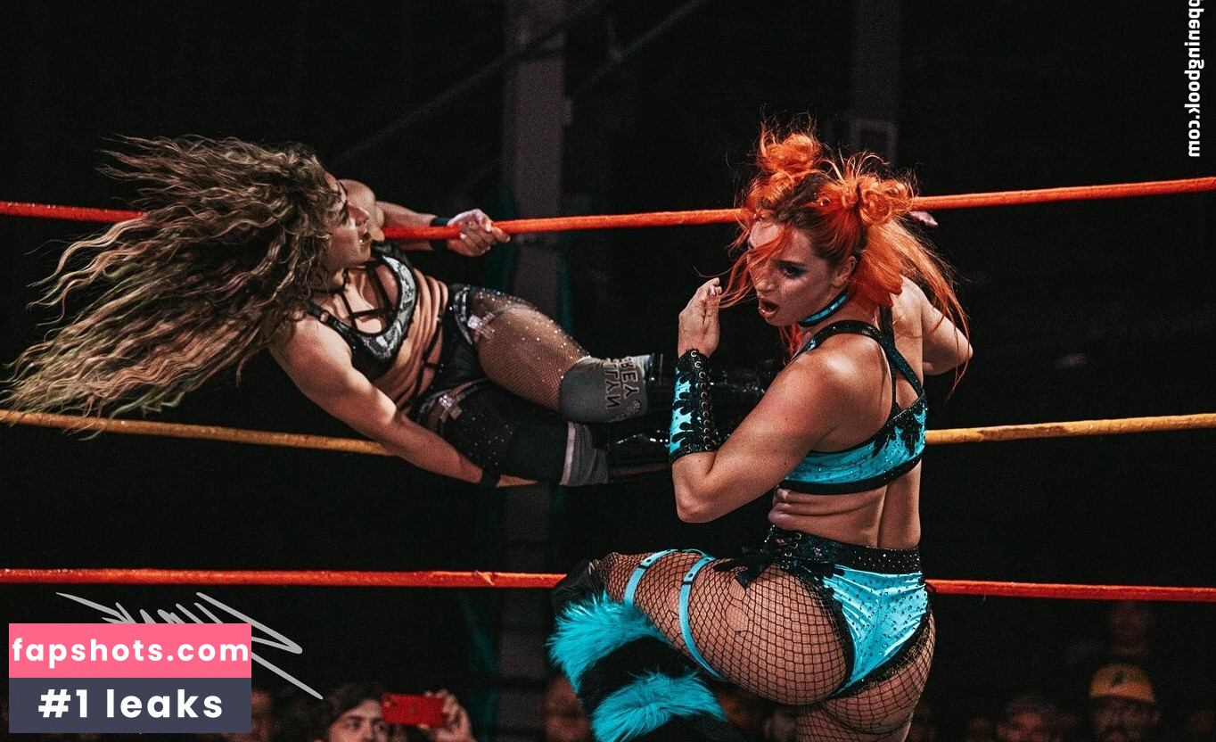 GiGi Dolan gallery photo #39