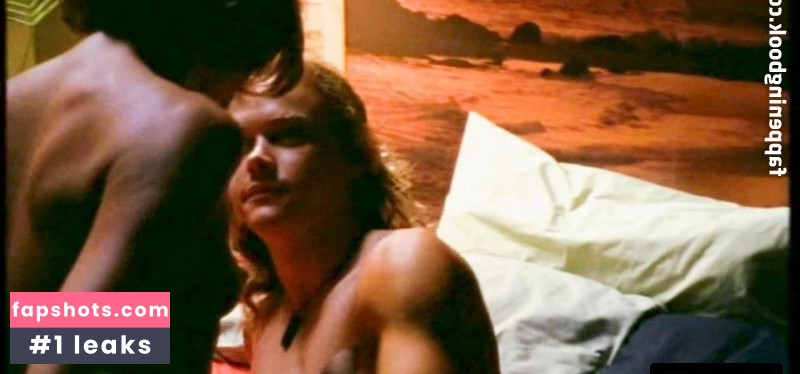 Gigi Edgley gallery photo #5