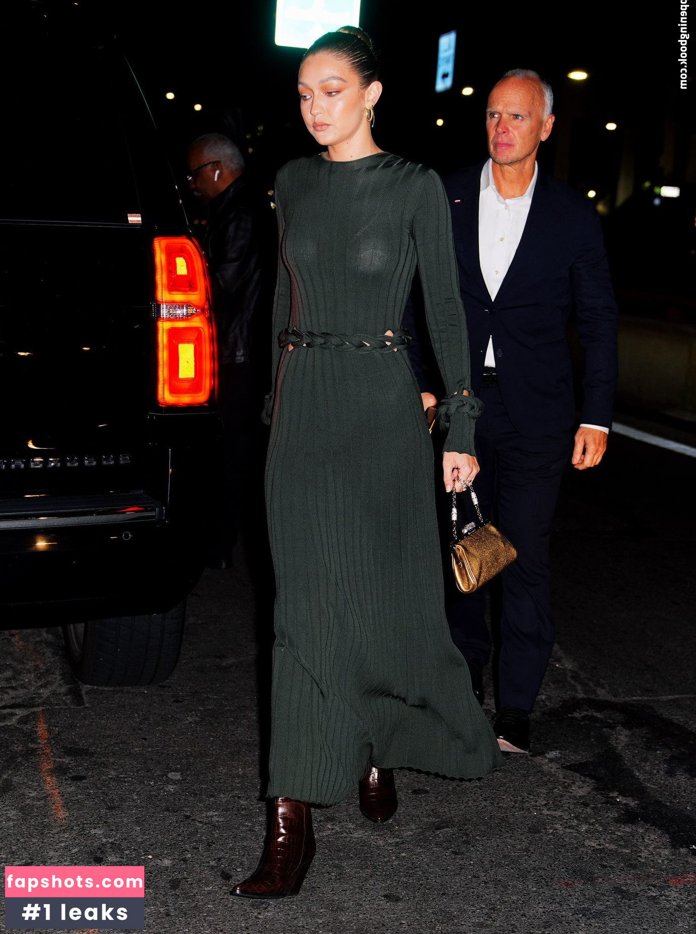 Gigi Hadid gallery photo #401