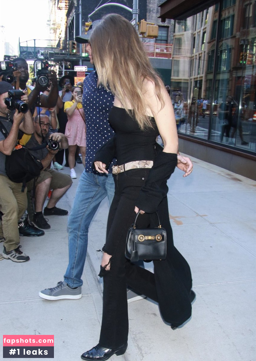 Gigi Hadid Nude Leaks OnlyFans Photos #580 - LeakJerk