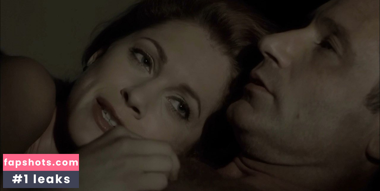 Gillian Alexy gallery photo #16