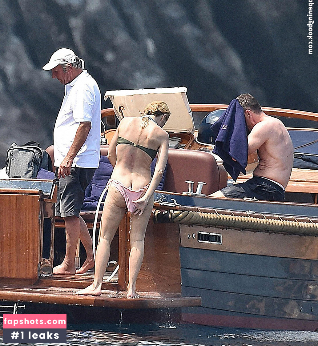 Gillian Anderson gallery photo #111