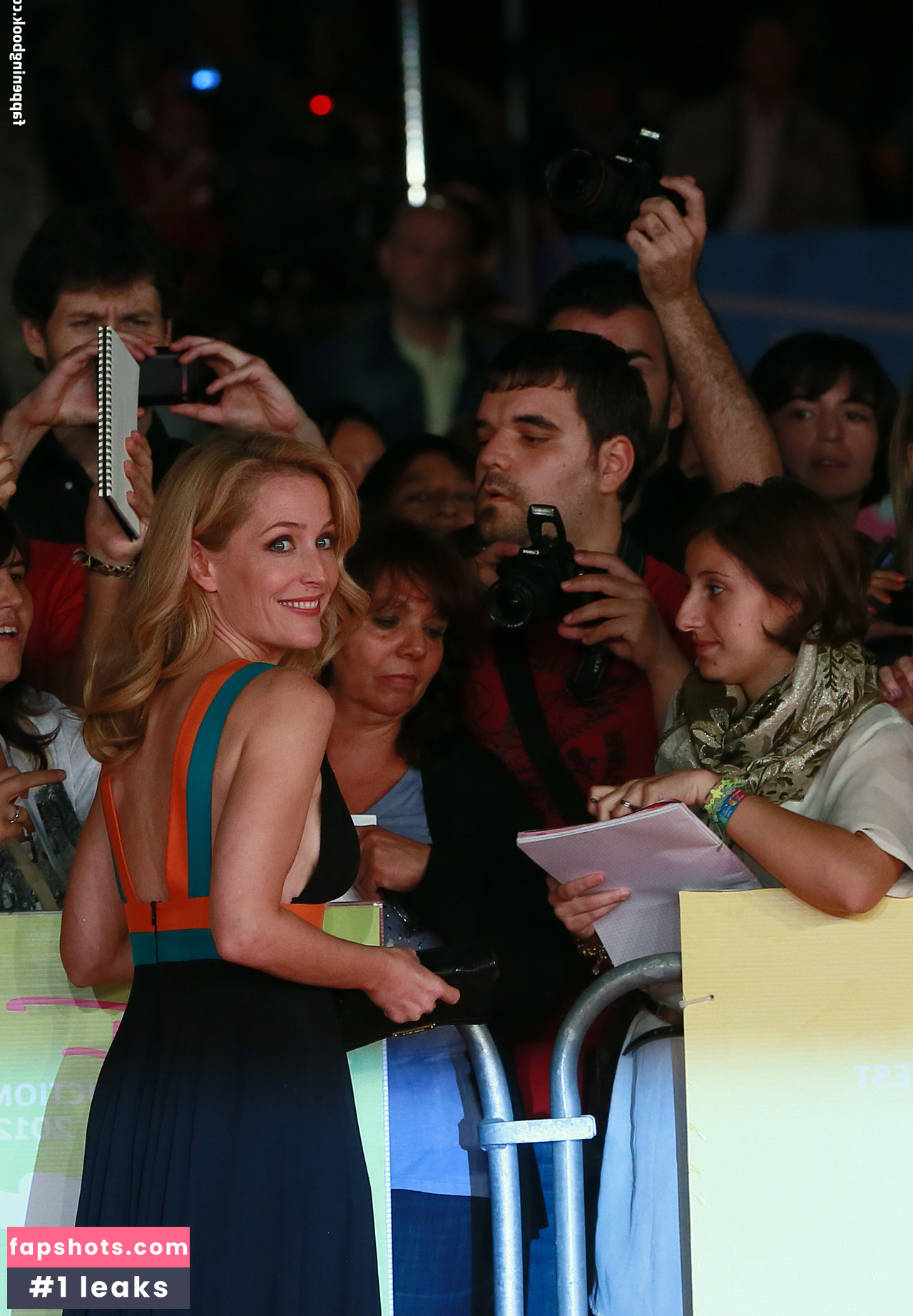 Gillian Anderson gallery photo #136