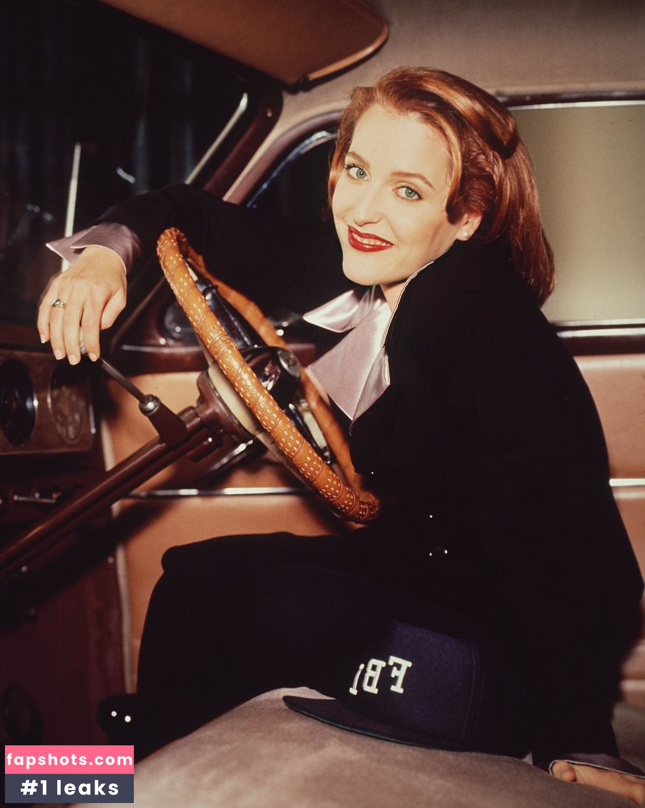 Gillian Anderson gallery photo #150