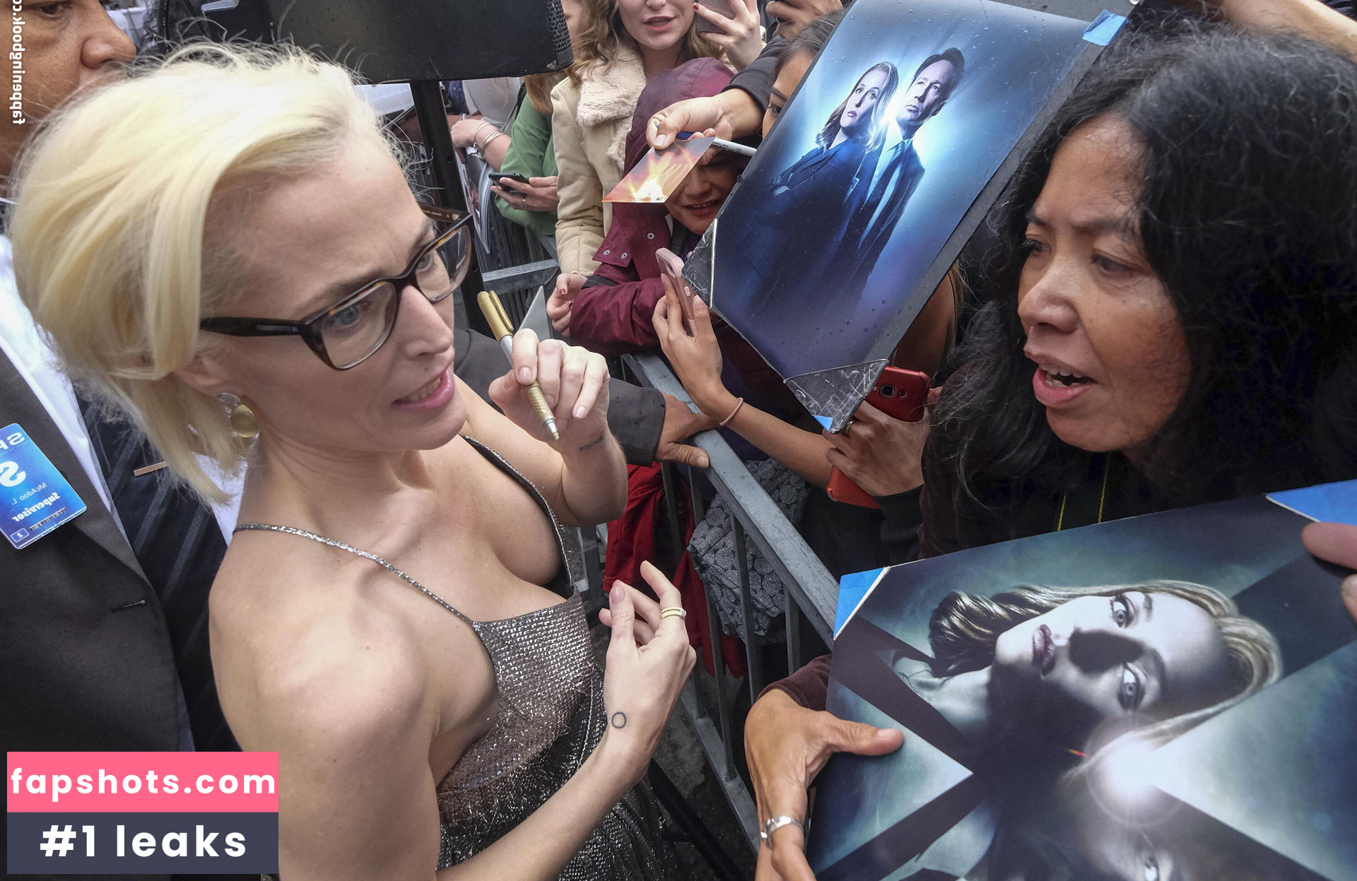 Gillian Anderson gallery photo #181