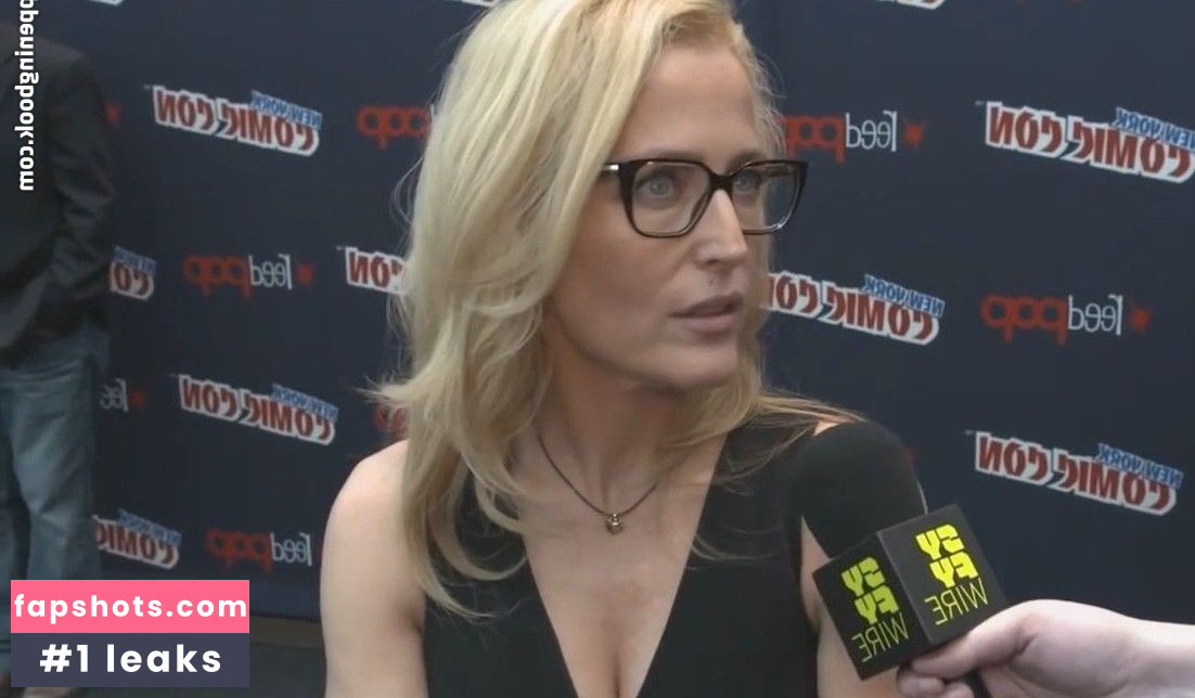 Gillian Anderson gallery photo #243