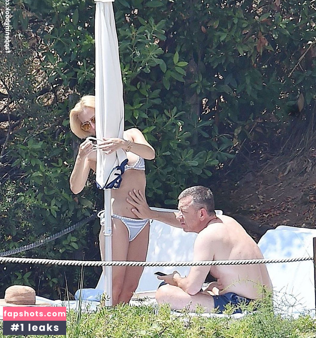 Gillian Anderson gallery photo #327