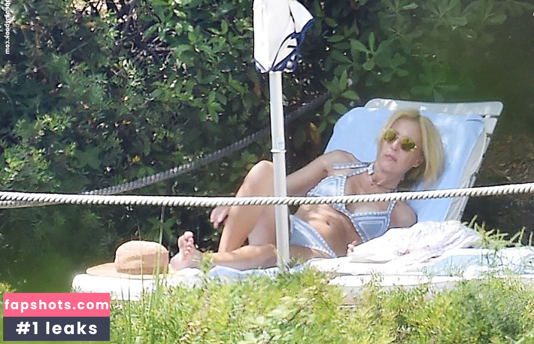 Gillian Anderson gallery photo #331