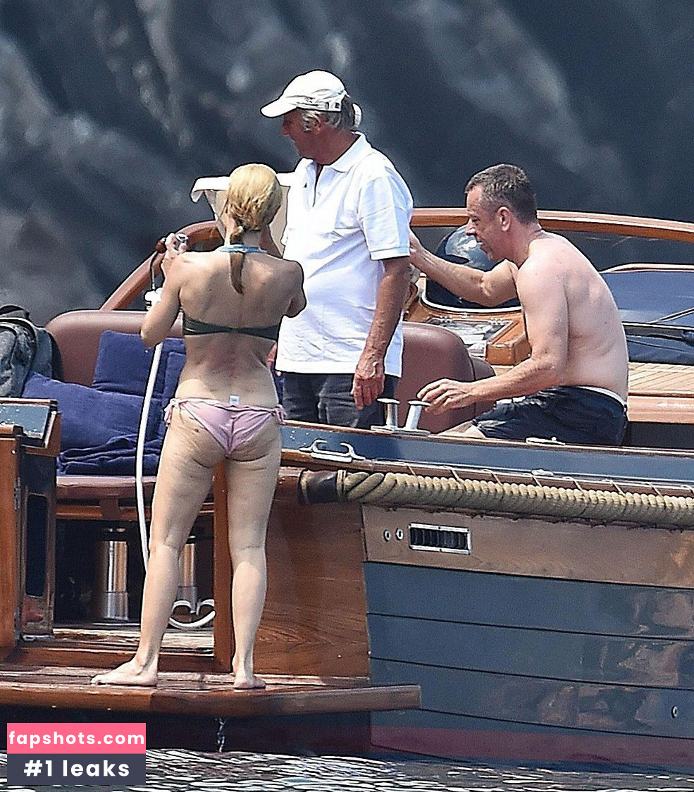 Gillian Anderson gallery photo #345