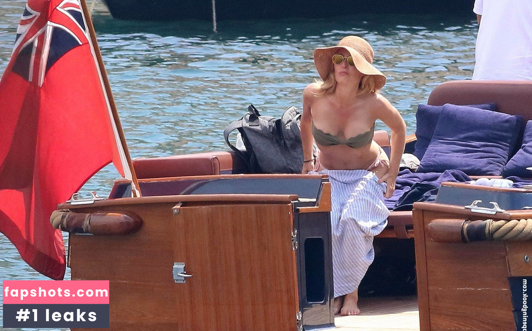 Gillian Anderson gallery photo #346