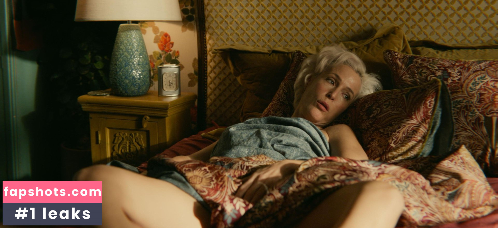 Gillian Anderson gallery photo #388