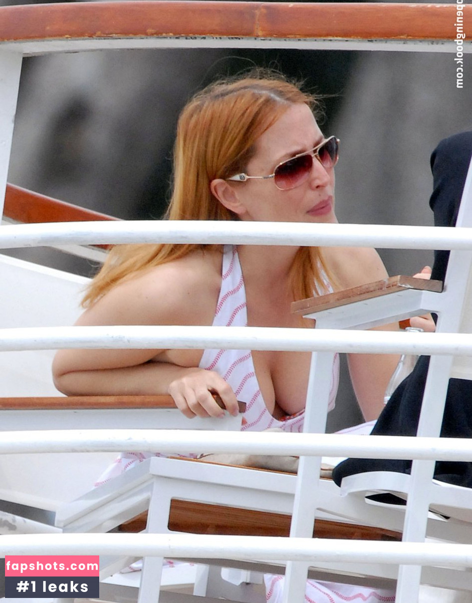 Gillian Anderson gallery photo #431