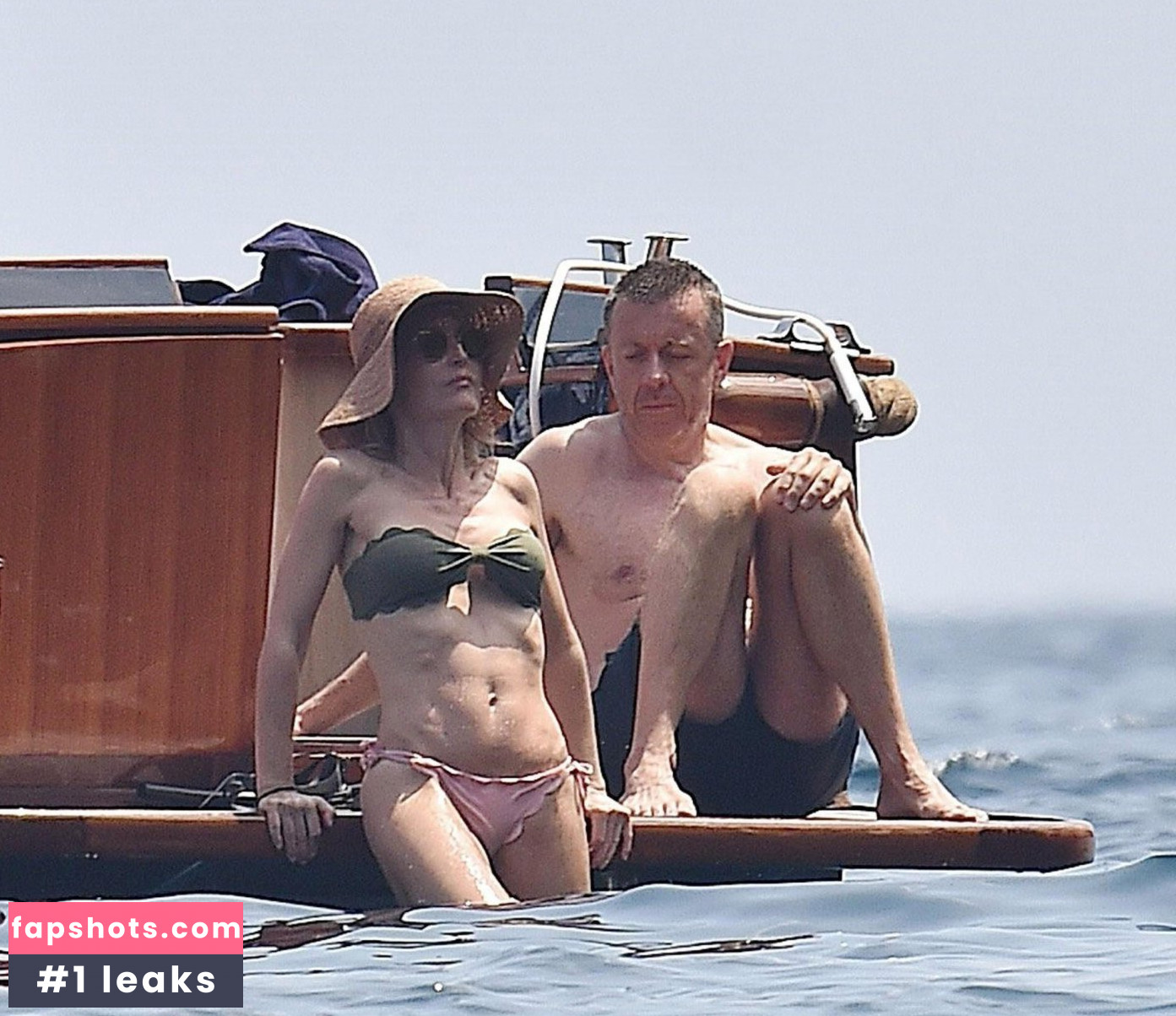 Gillian Anderson gallery photo #465