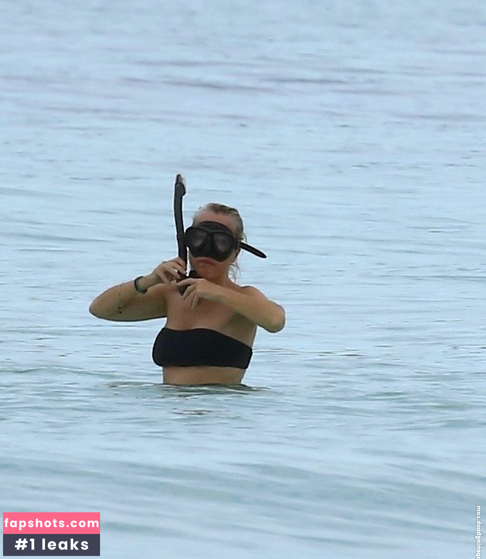 Gillian Anderson gallery photo #54