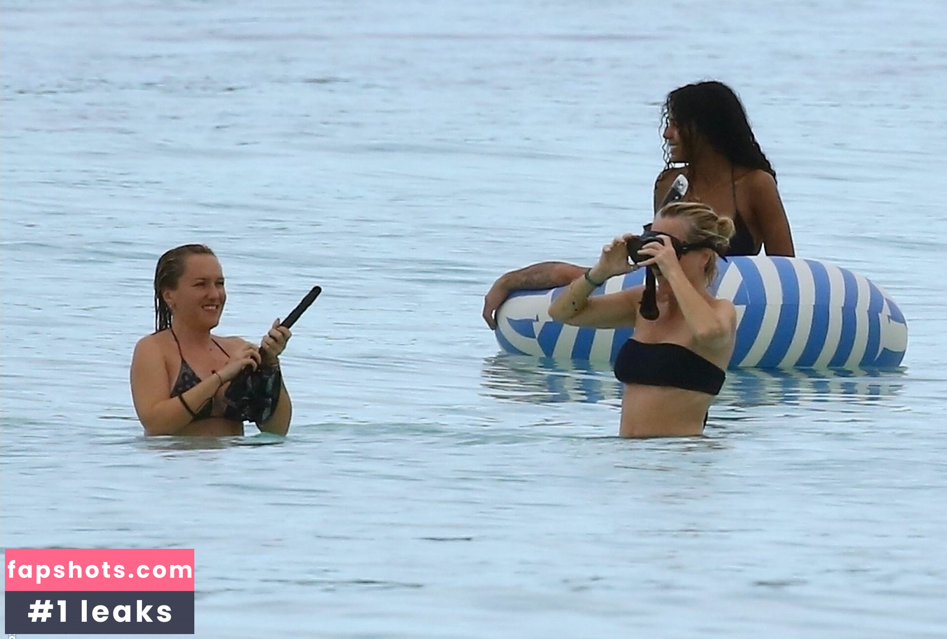 Gillian Anderson gallery photo #55