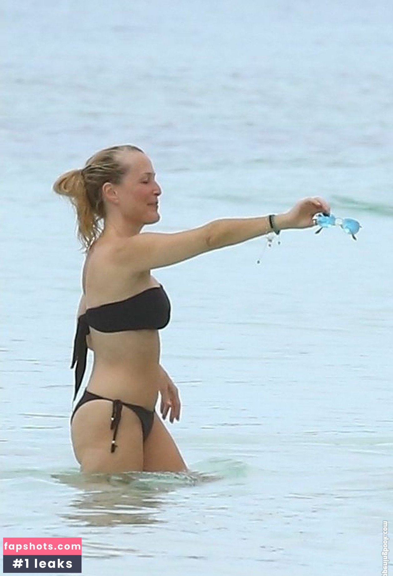 Gillian Anderson gallery photo #57