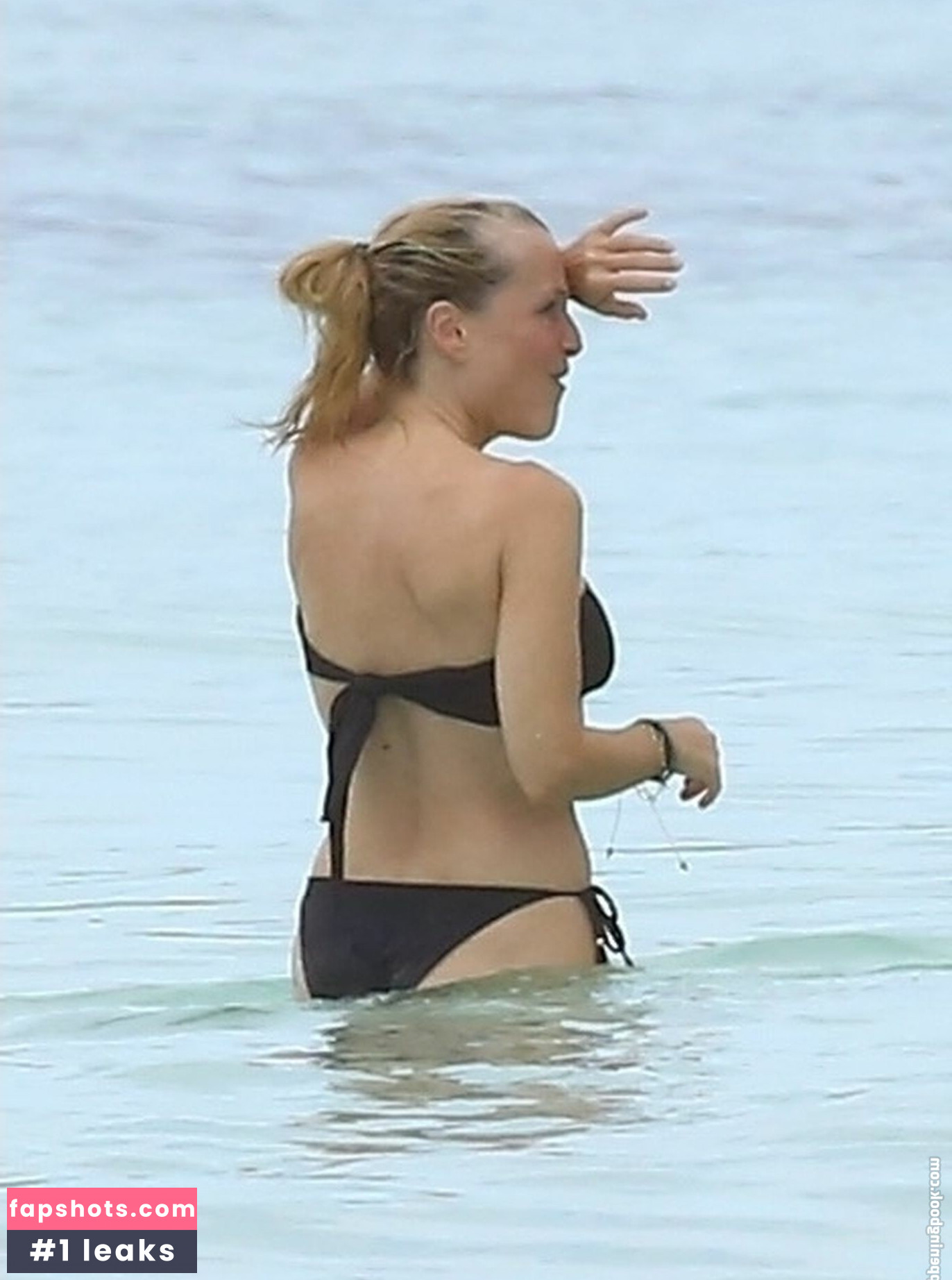 Gillian Anderson gallery photo #62