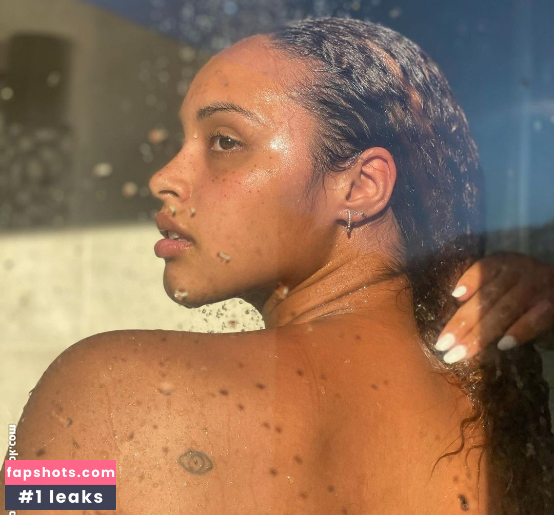 Gillian Chan gallery photo #21