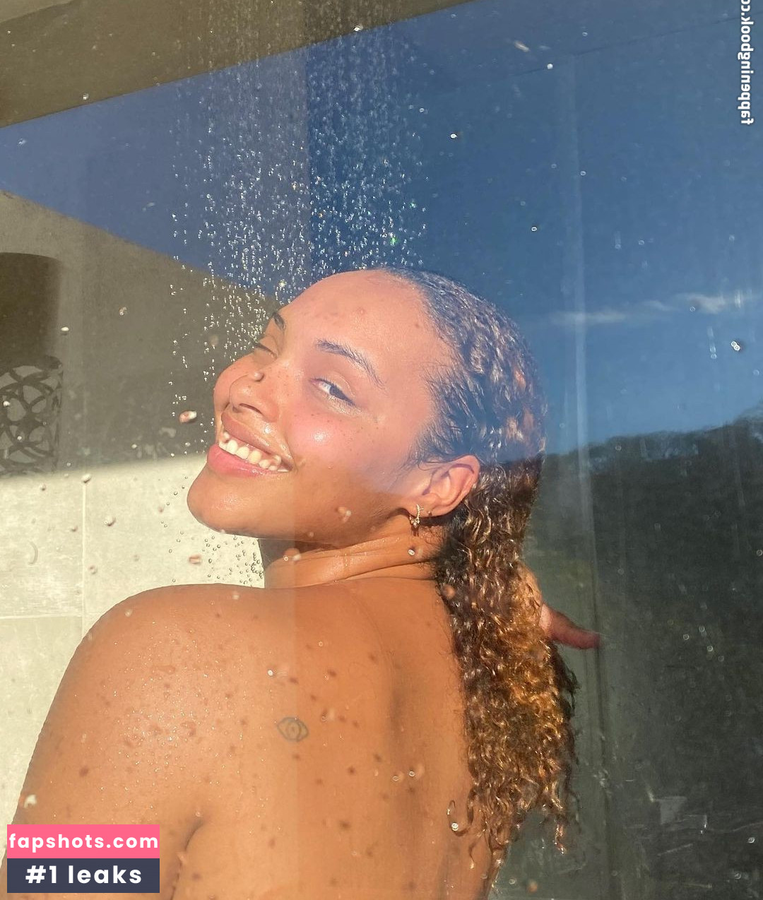 Gillian Chan gallery photo #24