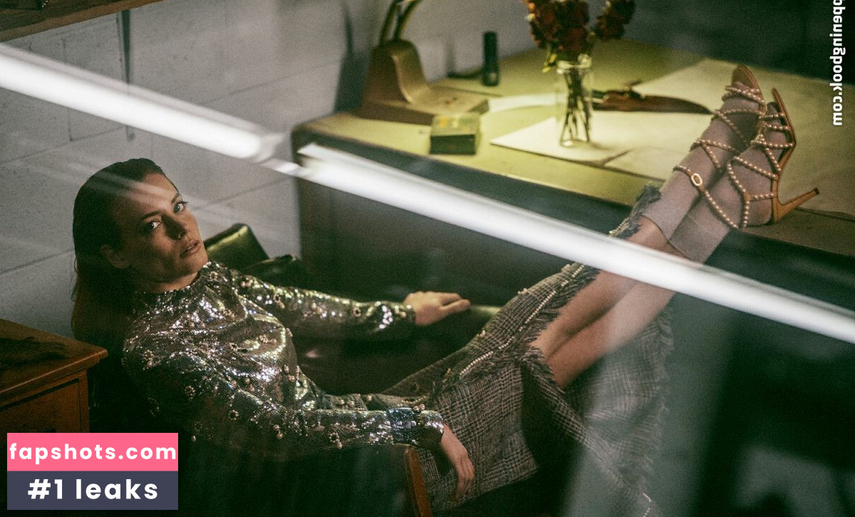 Gillian Jacobs gallery photo #44