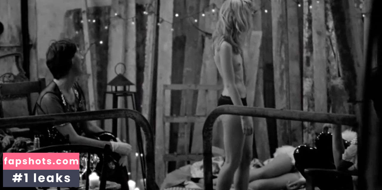 Gina Bramhill gallery photo #4