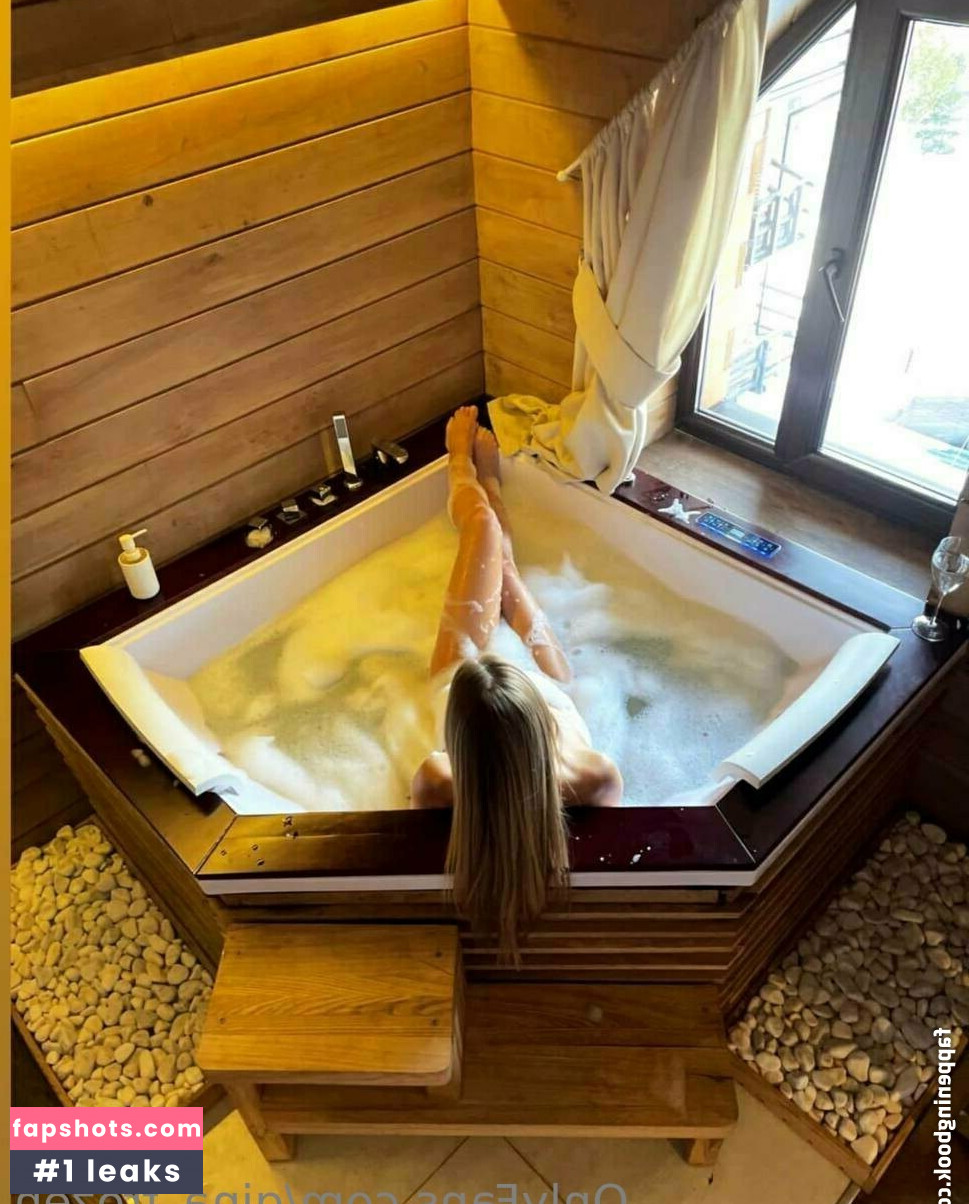 Gina Frozen gallery photo #25