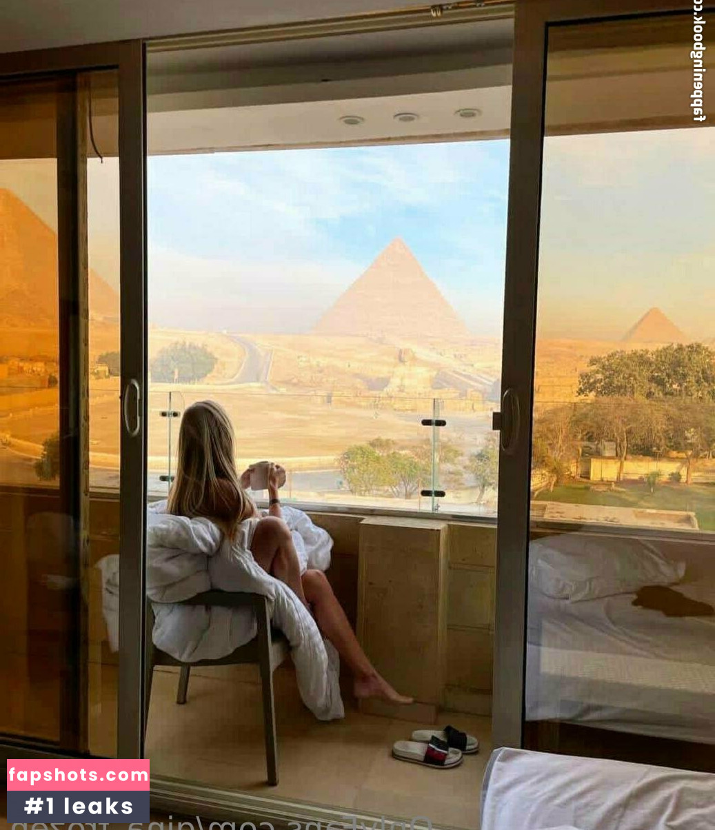 Gina Frozen gallery photo #31