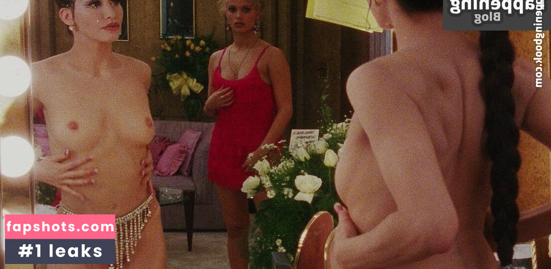 Gina Gershon gallery photo #22