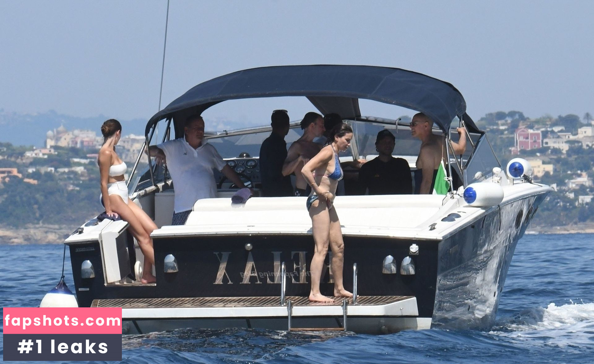 Gina Gershon gallery photo #30