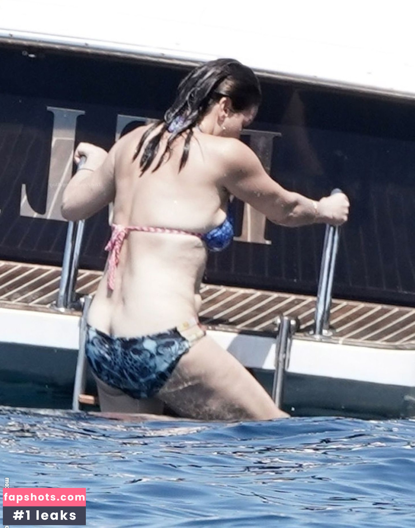 Gina Gershon gallery photo #31