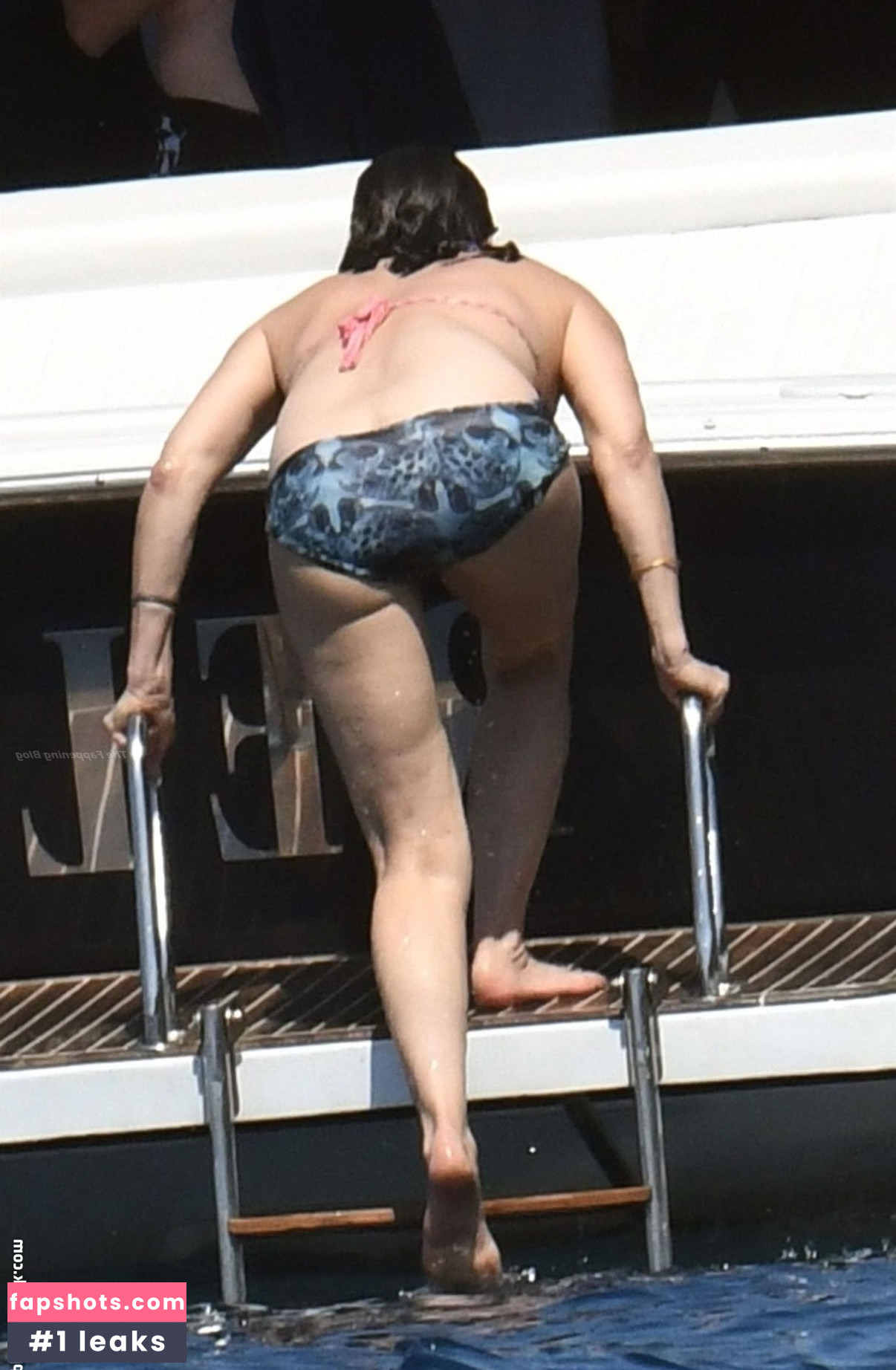 Gina Gershon gallery photo #32