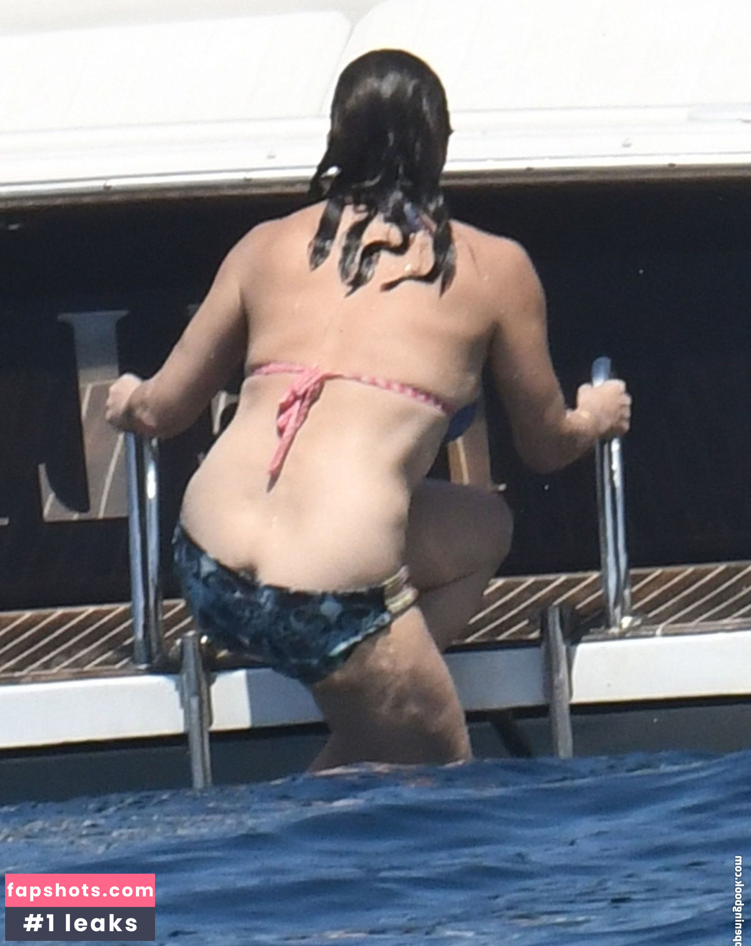 Gina Gershon gallery photo #42