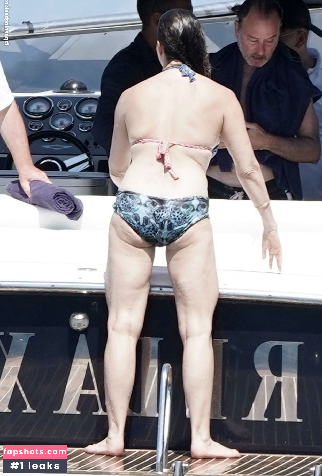 Gina Gershon gallery photo #44