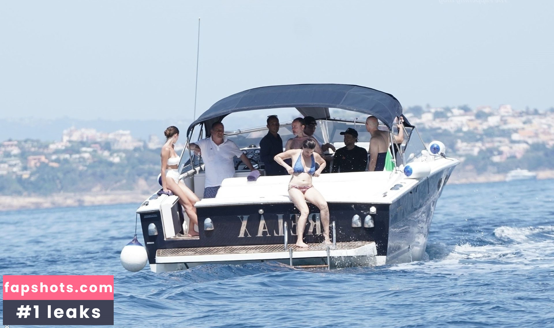 Gina Gershon gallery photo #45