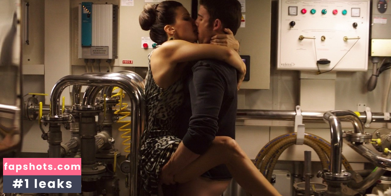 Gina Gershon gallery photo #65