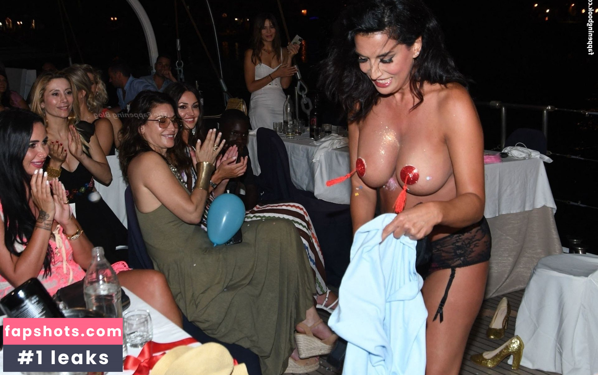 Gina Gershon gallery photo #70