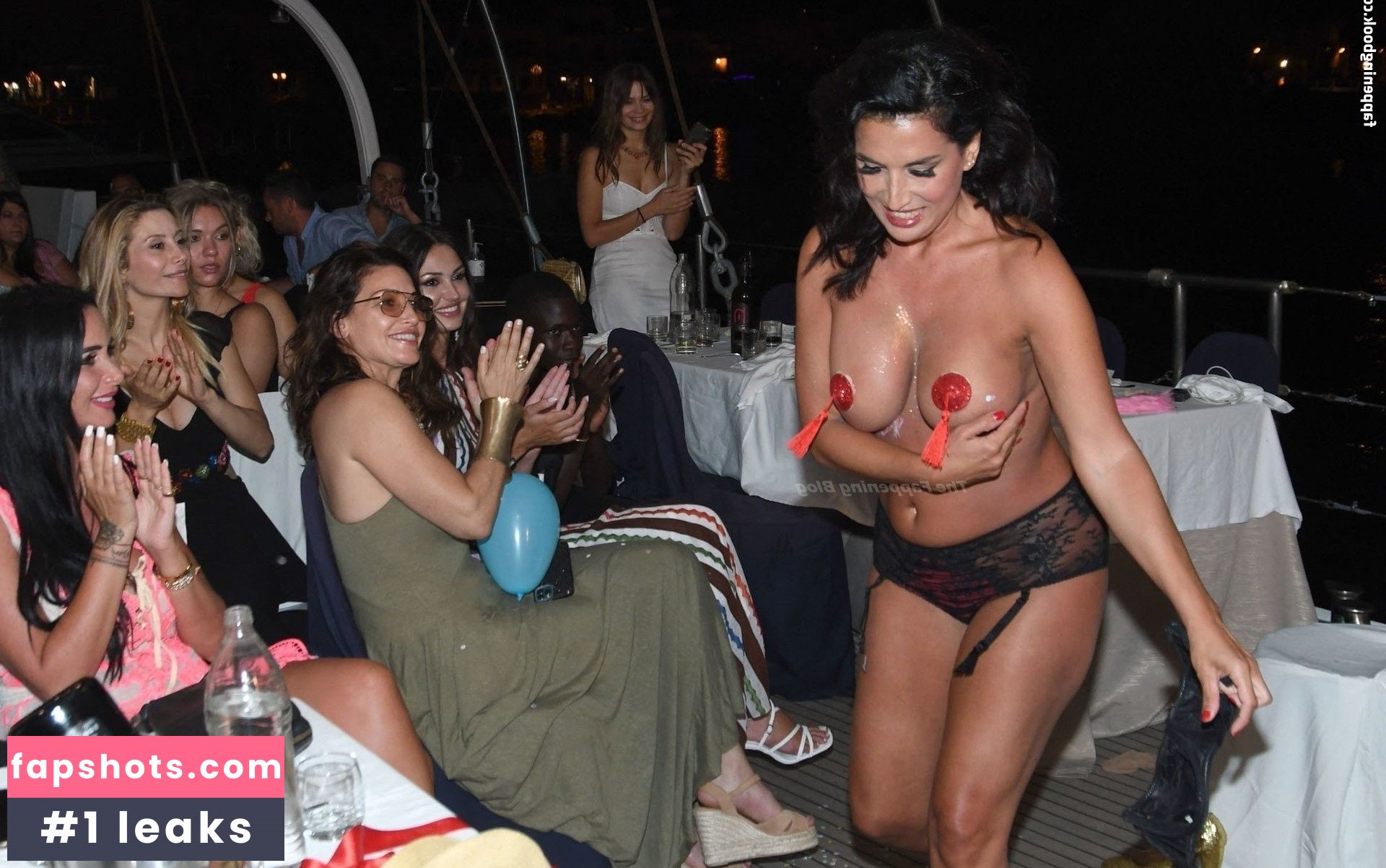 Gina Gershon gallery photo #72