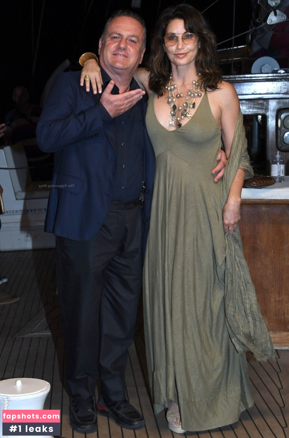 Gina Gershon gallery photo #75