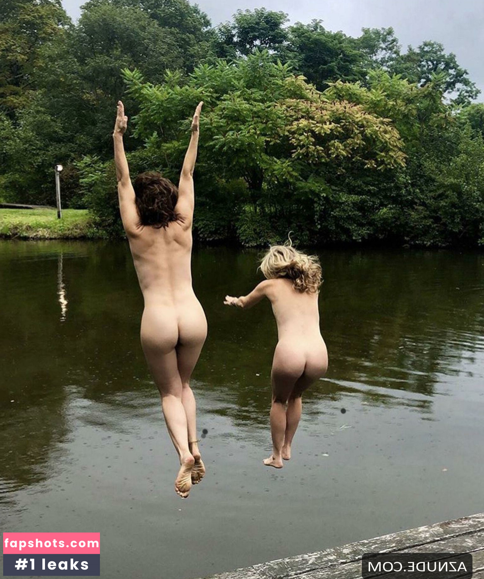 Gina Gershon gallery photo #10