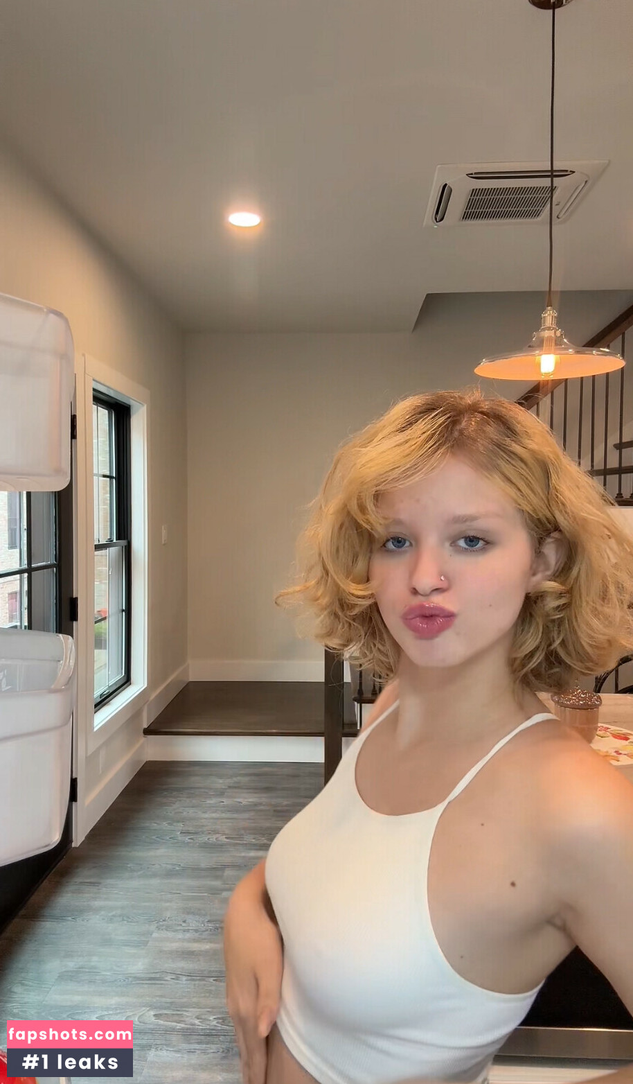 Gina Lynn gallery photo #5