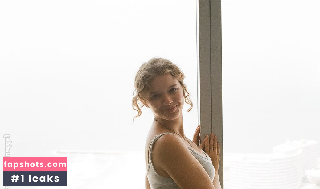 Gina Lynn gallery photo #64