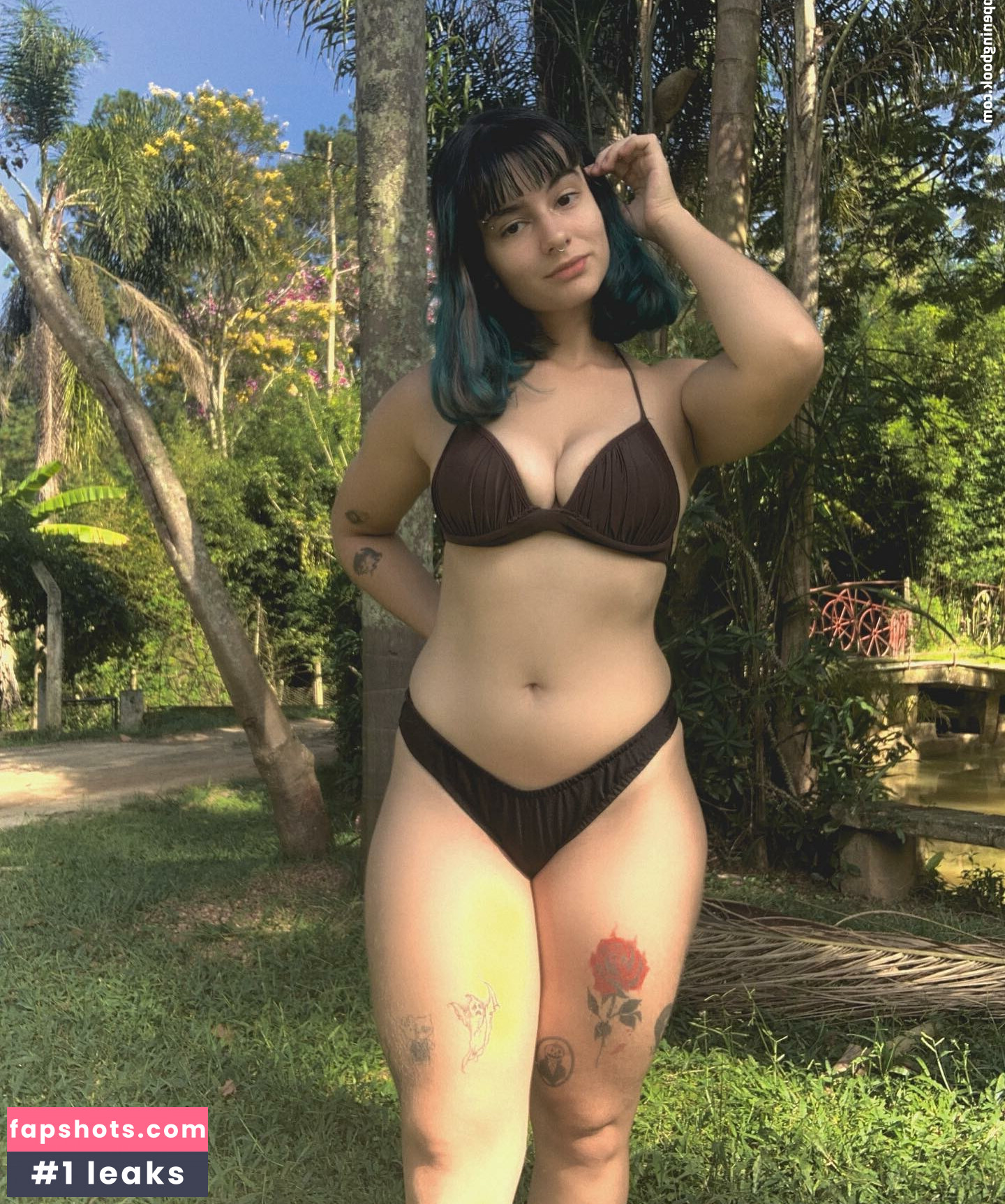 Giovana Gomes gallery photo #4