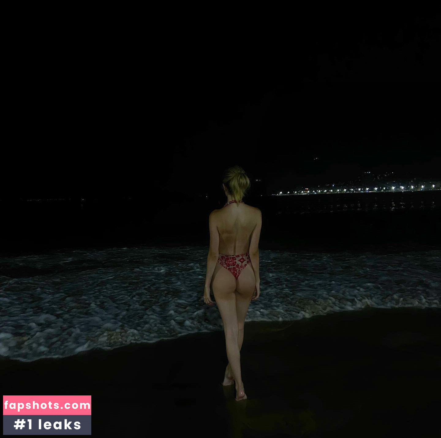 Giovanna Chaves gallery photo #40