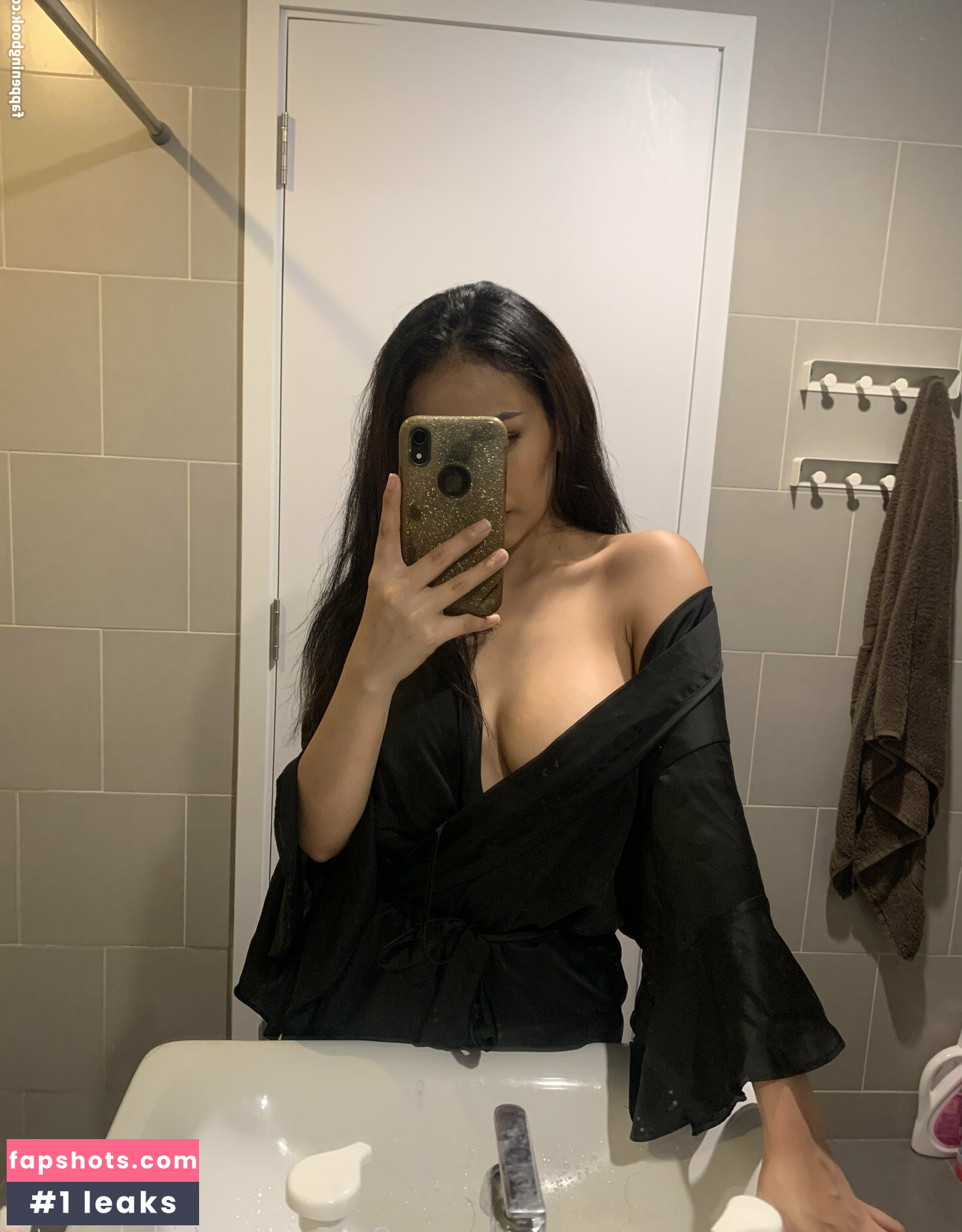 girl_shows_tits gallery photo #27