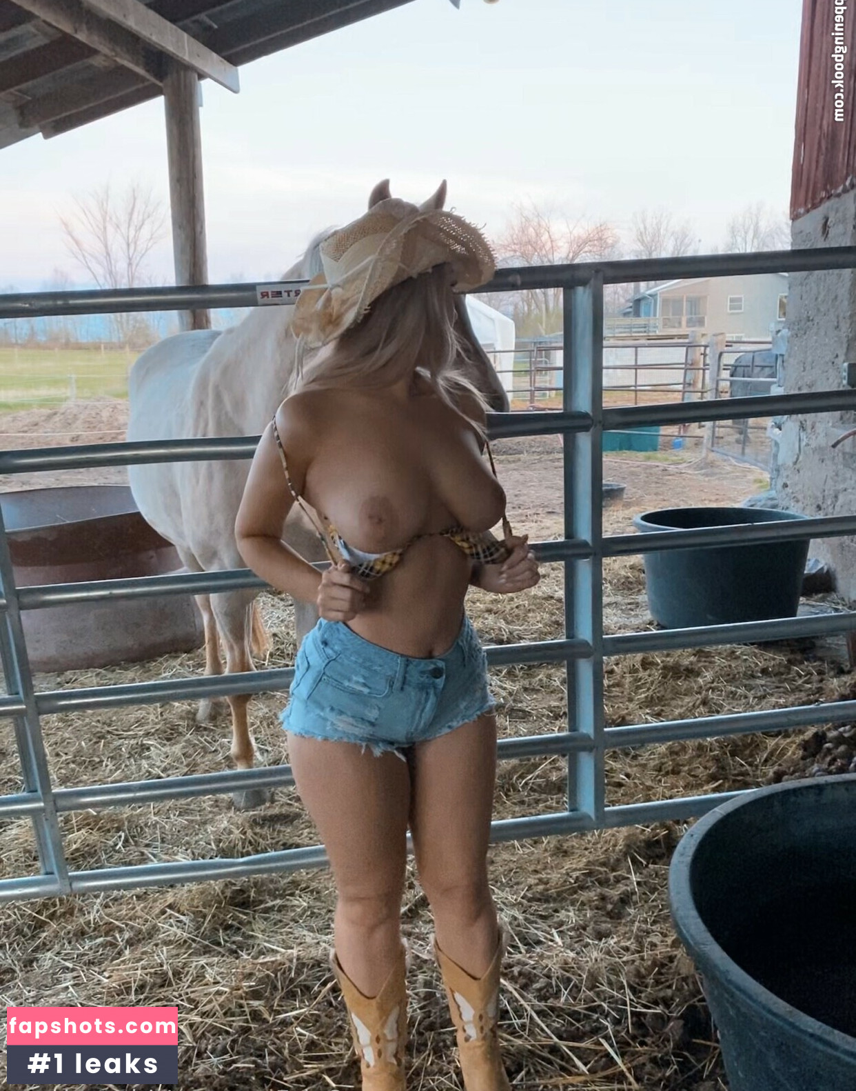 Girlnextdoorrr gallery photo #29