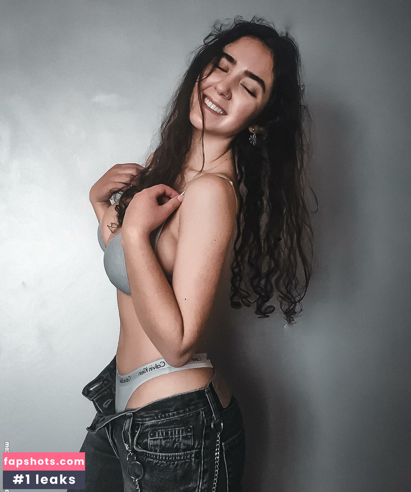 Gisela Guzman Madariaga gallery photo #10