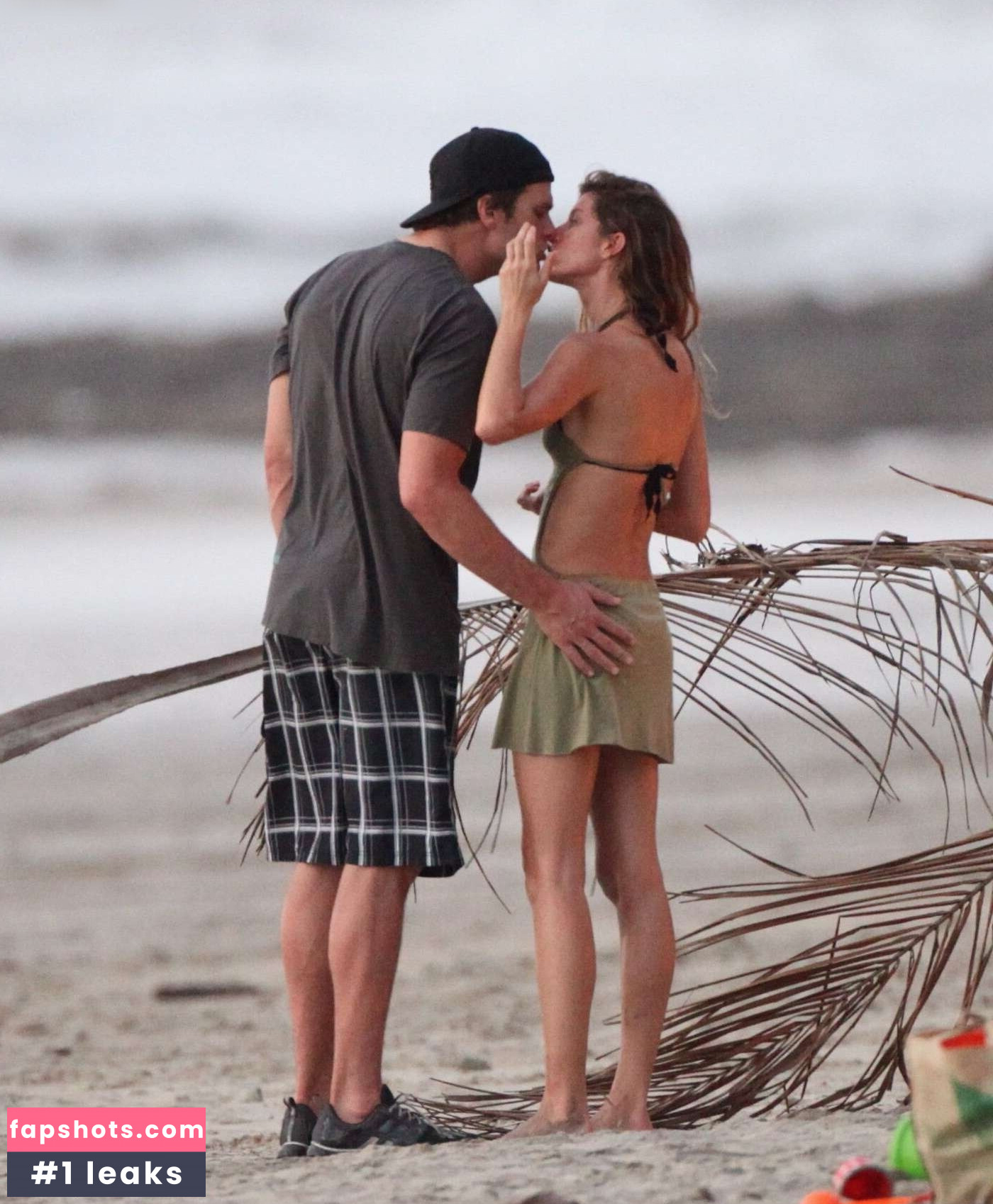 Gisele Bundchen gallery photo #112