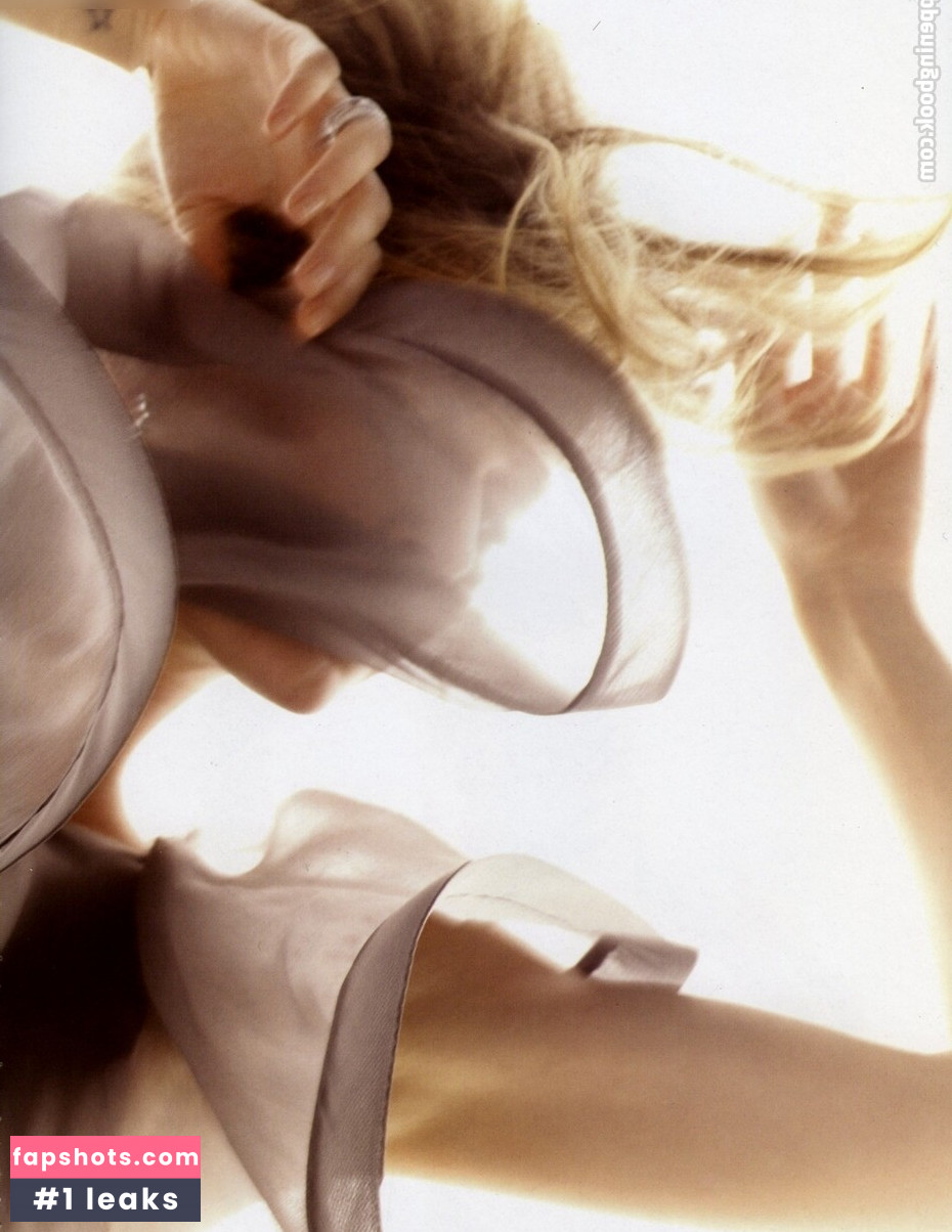 Gisele Bundchen gallery photo #121