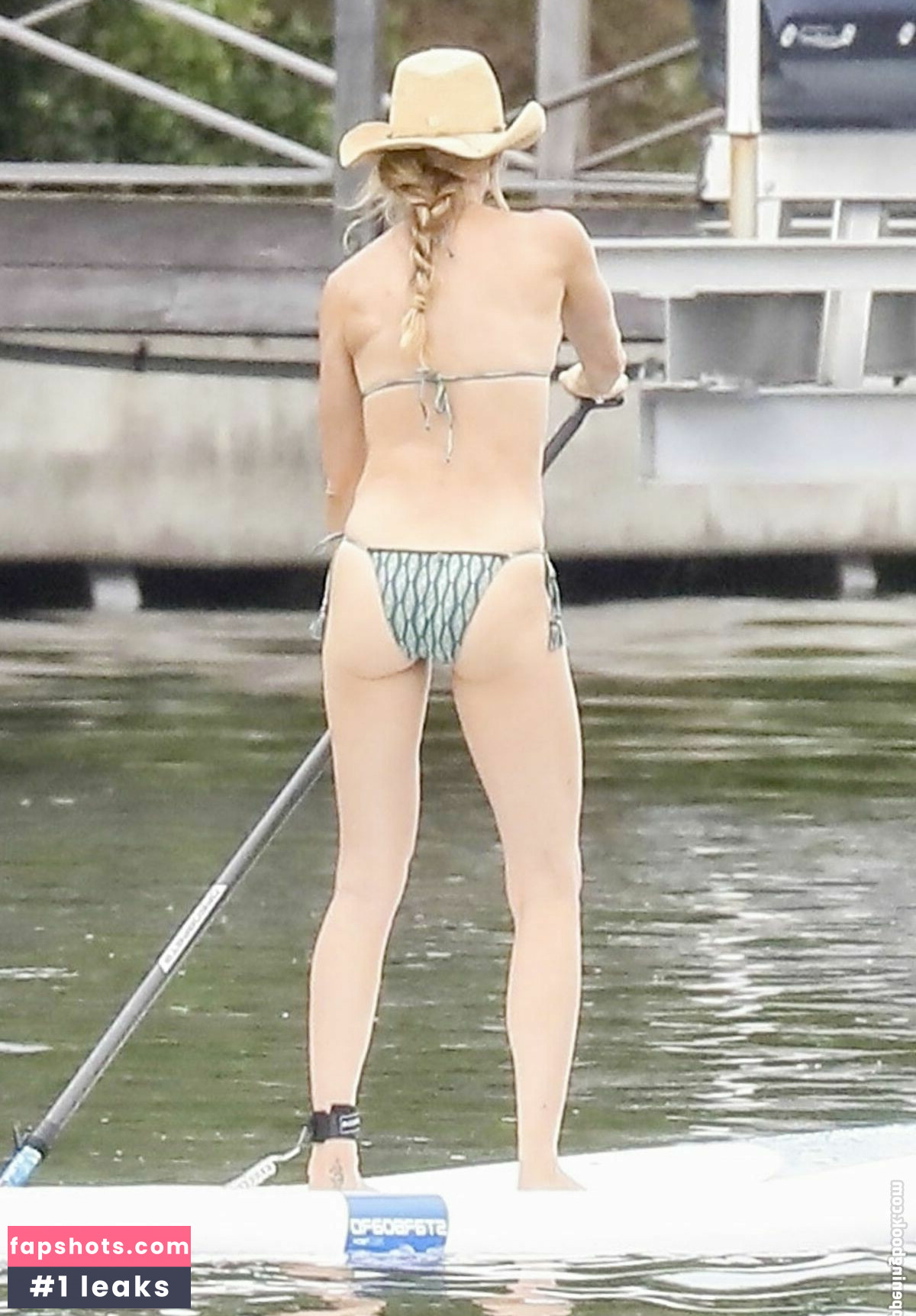 Gisele Bundchen gallery photo #122