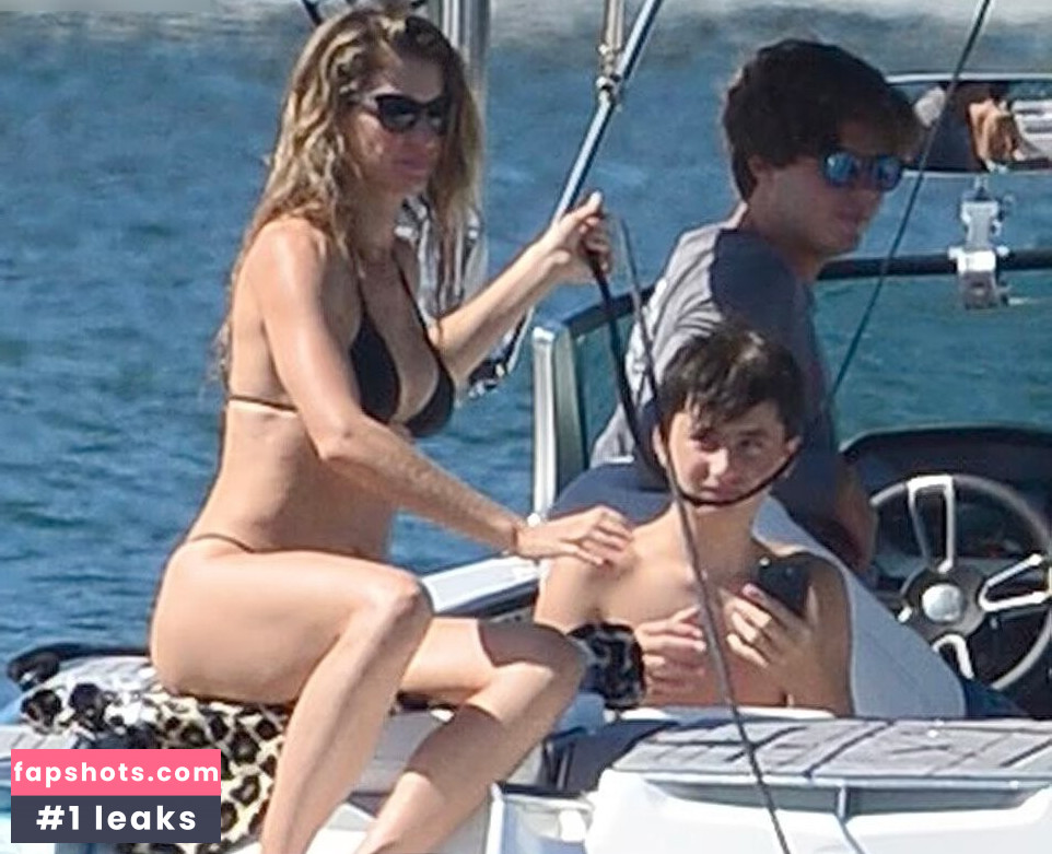 Gisele Bundchen gallery photo #130